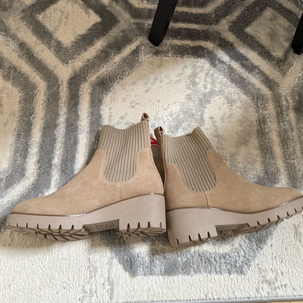 Blondo Dexter Waterproof Lug Sole Boot in Taupe Tan 7.5 NWT - Picture 4 of 15